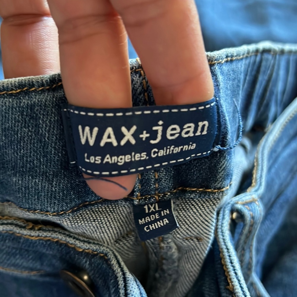 Jeans with holes